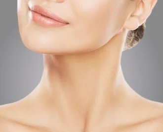 Ultherapy skin lifting Amsterdam - close-up of a woman's neck and jawline Close-up of a woman's neck and jawline for Ultherapy skin lifting in Amsterdam